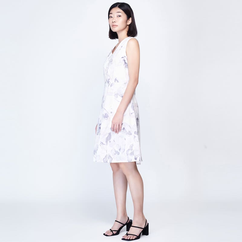 CULTIVATION Sleeveless Floral Dress With V-Neck (Grey) | Isetan KL Online Store